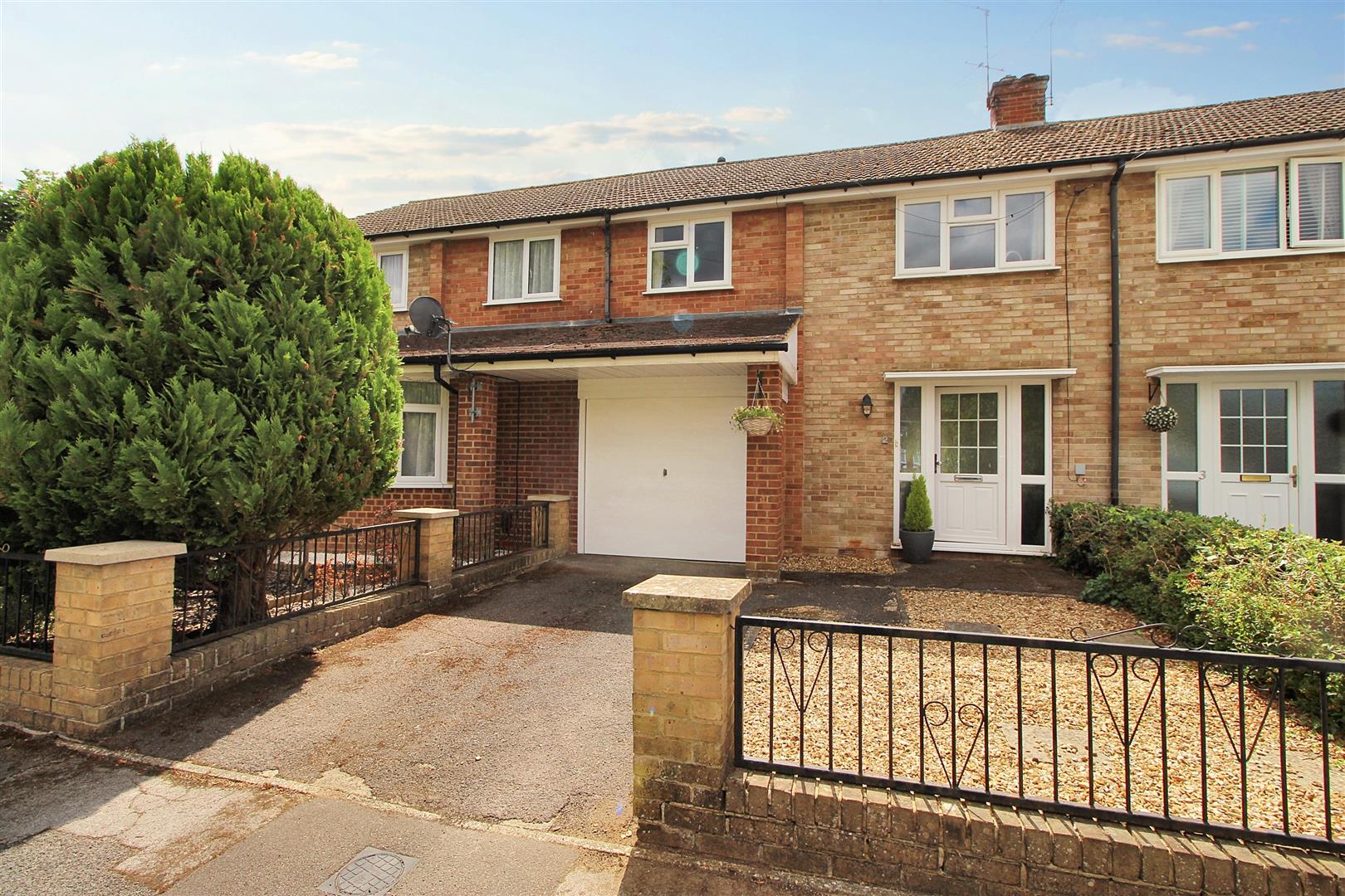 3 bed property in Alford Close, Reading